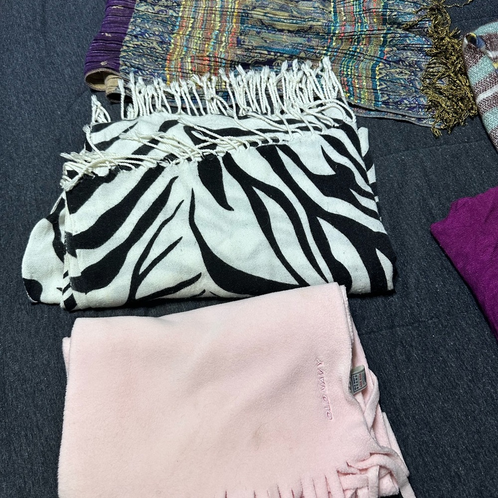 Scarves bundle - Picture 5 of 5